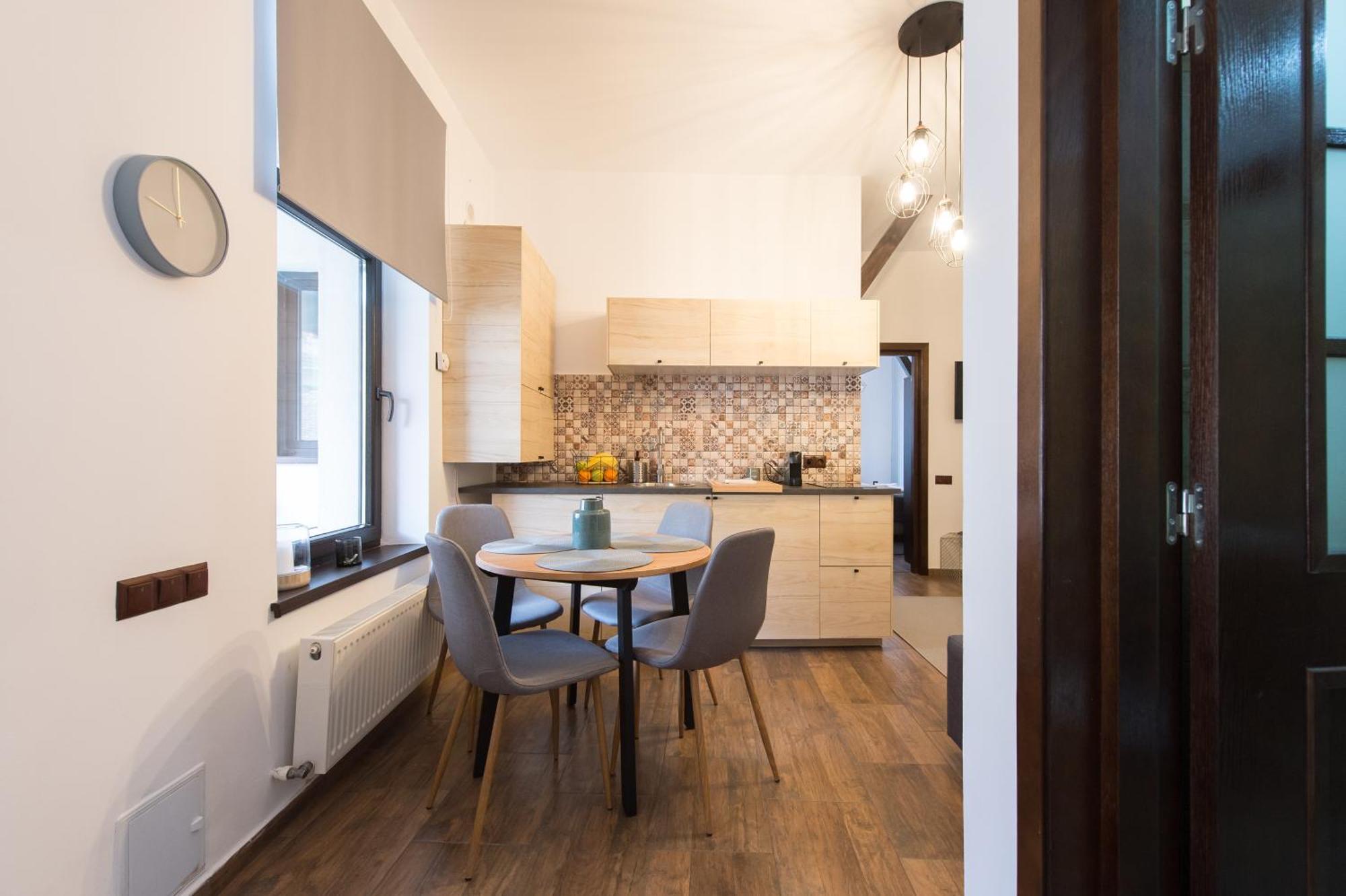 Lovely Brasov Flat With Patio And Mountain Views Eksteriør bilde