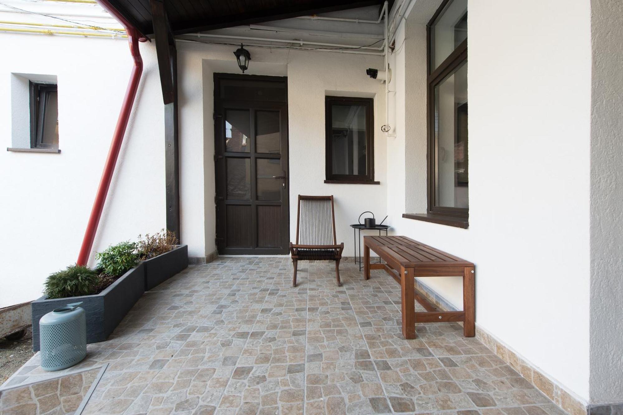 Lovely Brasov Flat With Patio And Mountain Views Eksteriør bilde