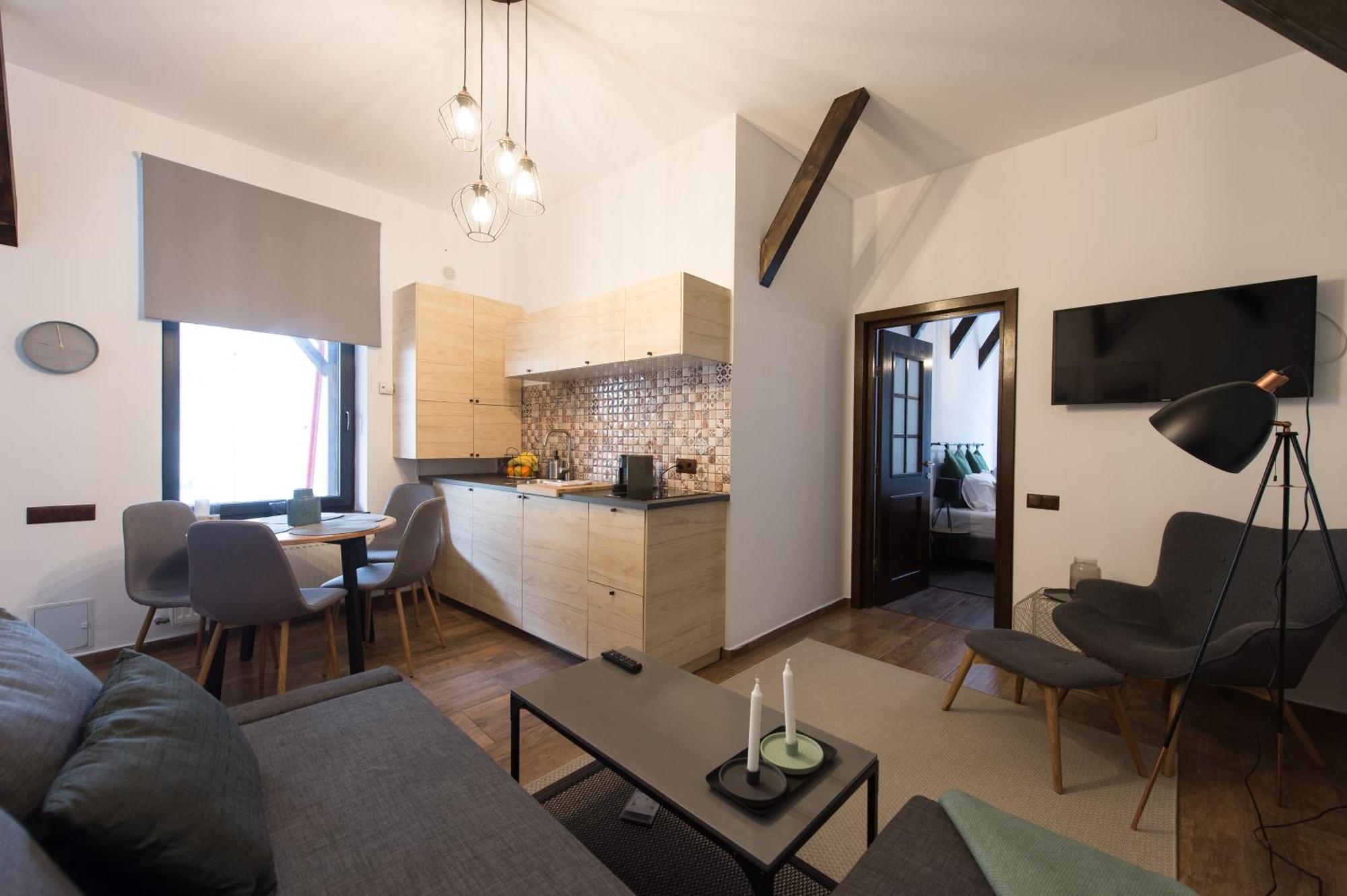 Lovely Brasov Flat With Patio And Mountain Views Eksteriør bilde