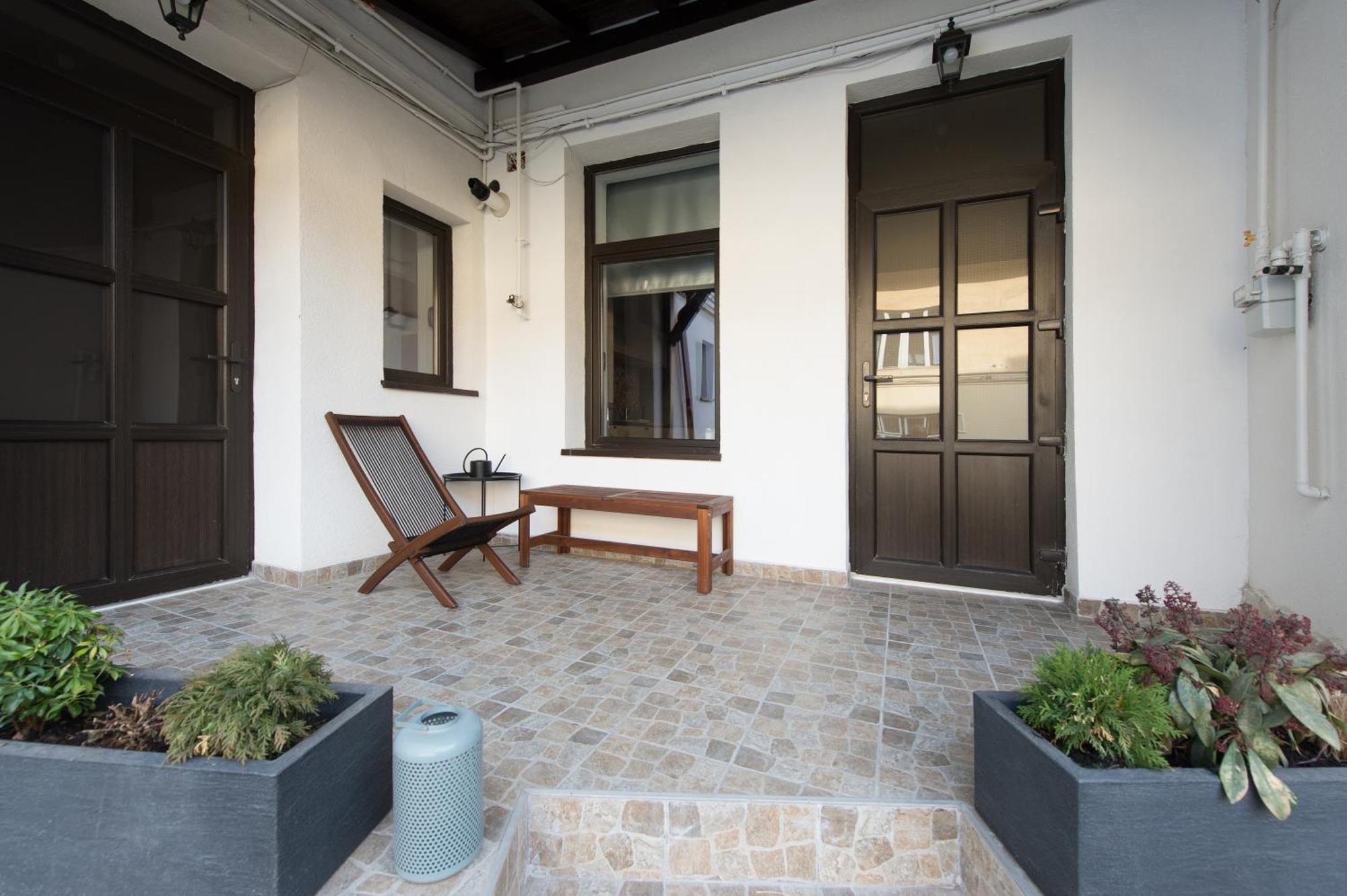 Lovely Brasov Flat With Patio And Mountain Views Eksteriør bilde