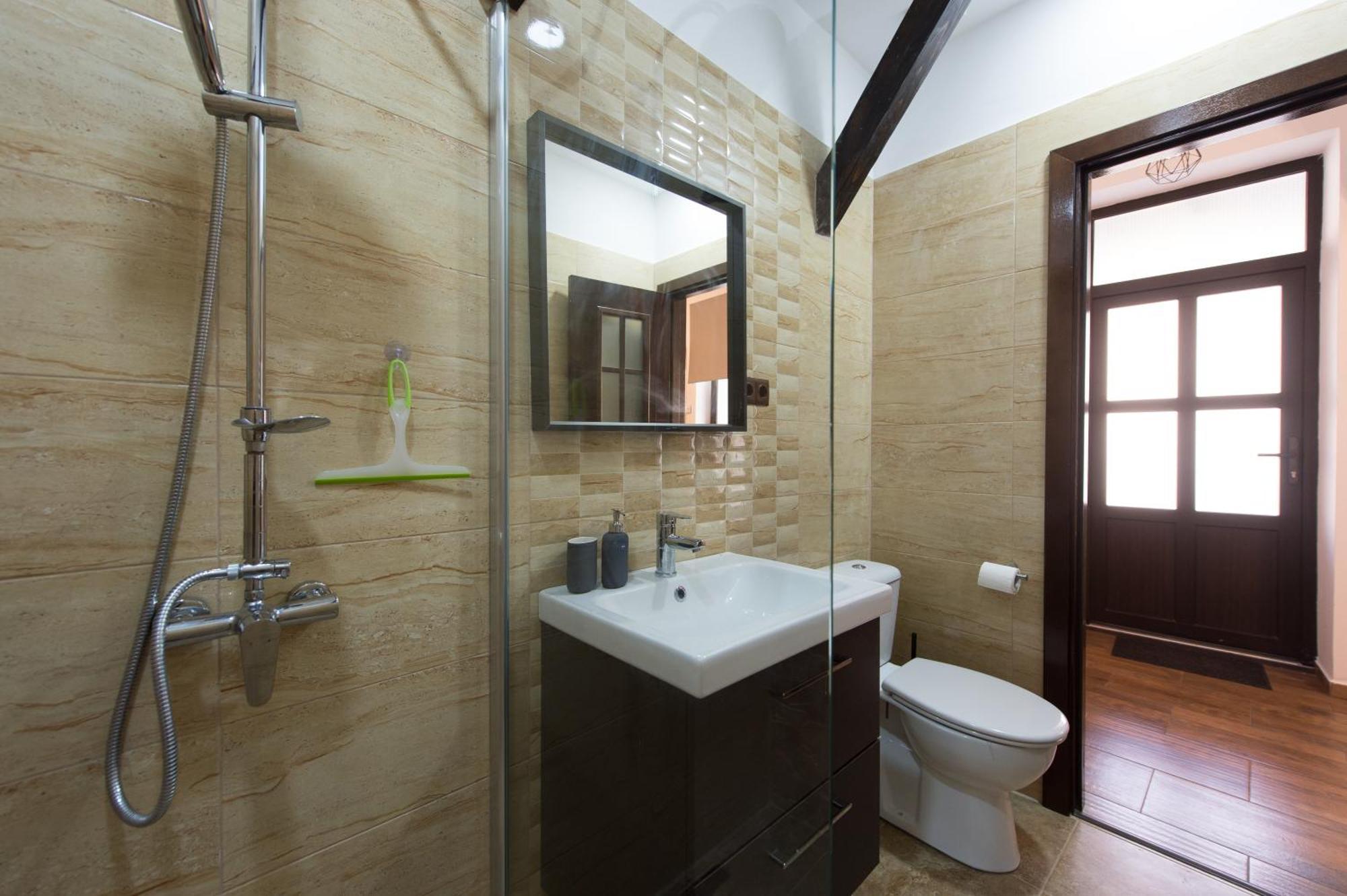 Lovely Brasov Flat With Patio And Mountain Views Eksteriør bilde