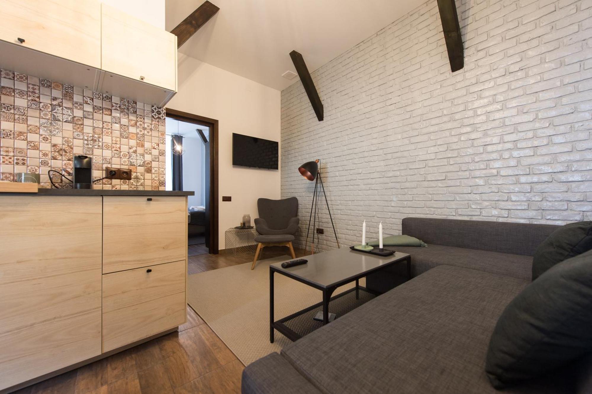 Lovely Brasov Flat With Patio And Mountain Views Eksteriør bilde